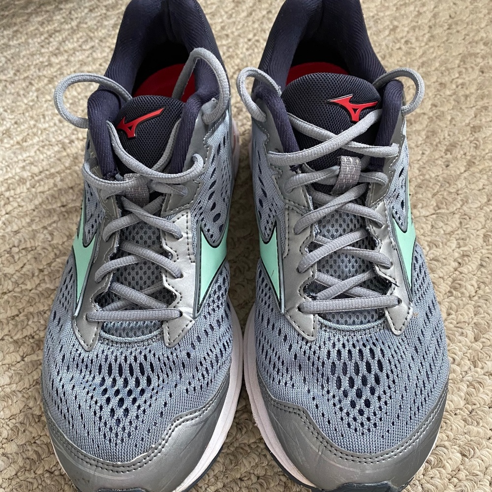 Like New Mizuno Women's Running shoes